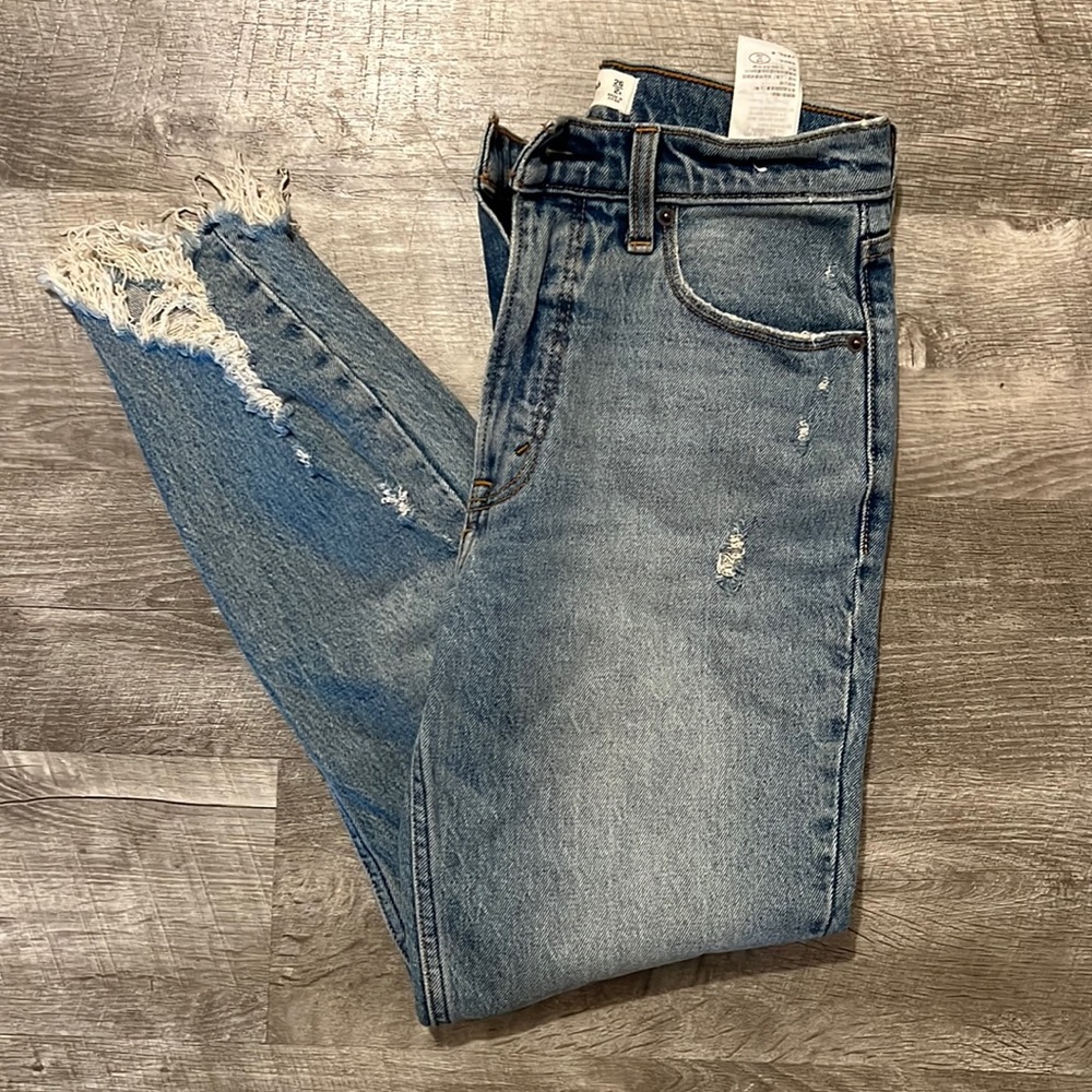 A&F Skinny High Rise Cropped Jeans